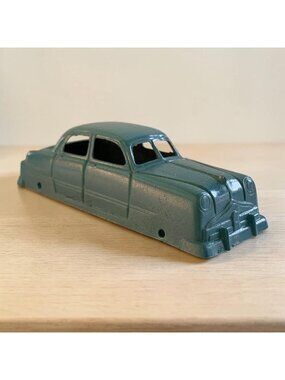 Tootsietoy 1950s 4-Door Toy Car Body Shell, Dual Front Windows Collectible Toy